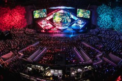 无畏契约》打造赛博朋克美学沉浸式体验，揭秘电竞未来